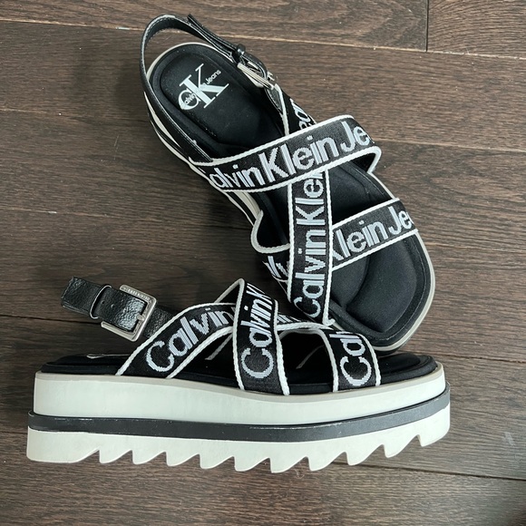 NEW Logo Calvin Klein Platform Sandals Sneakers Size 8.5 8 - Picture 2 of 5
